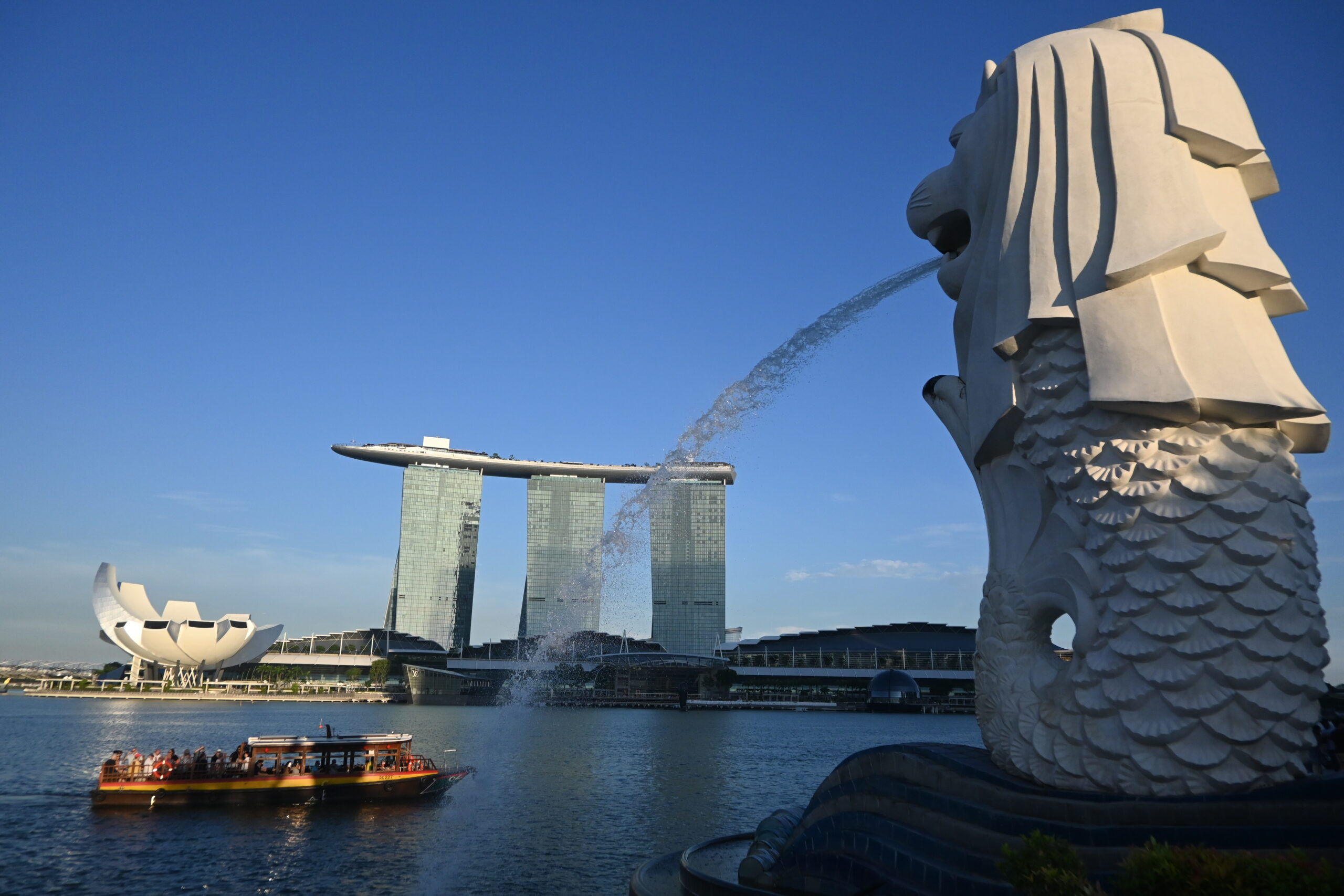 4 Days in Singapore: How Samsung S-25 Ultra substituted DSLR Photography.
